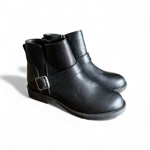 Girls art class Black Ankle Boots with Buckle size 3